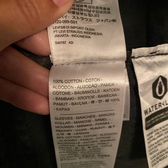 NWT Levi’s EX-BOYFRIEND HYBRID TRUCKER Black Jean Jacket with Sweatshirt Sleeves - Picture 6 of 9